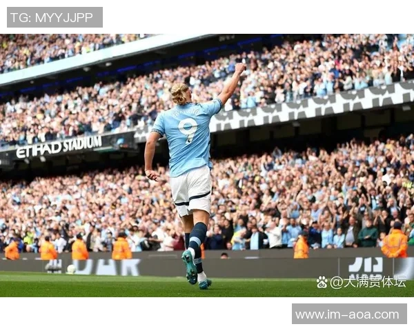 曼城发布海报热身即将到来的布伦特福德客场大战期待全力以赴